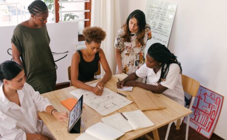 Como está o mercado de trabalho para as carreiras criativas e como se destacar nessas áreas?