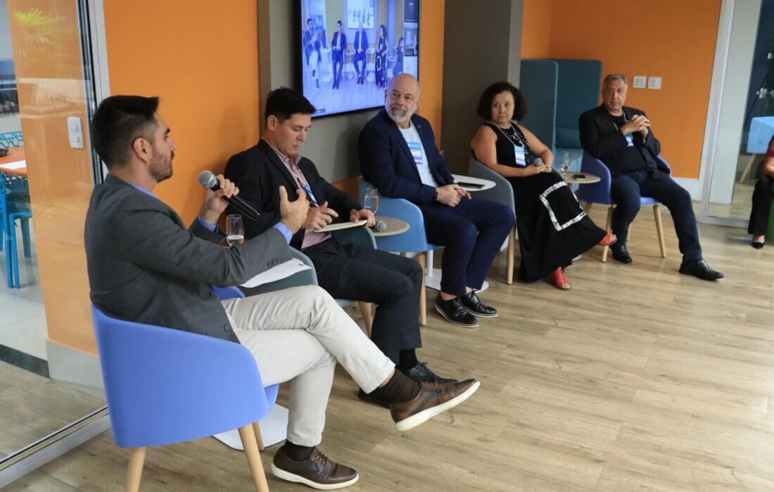 Professora Evanilde Martins, diretora da PUC Carreiras, participa do Encontro Symplicity de Trabalhabilidade - Belo Horizonte